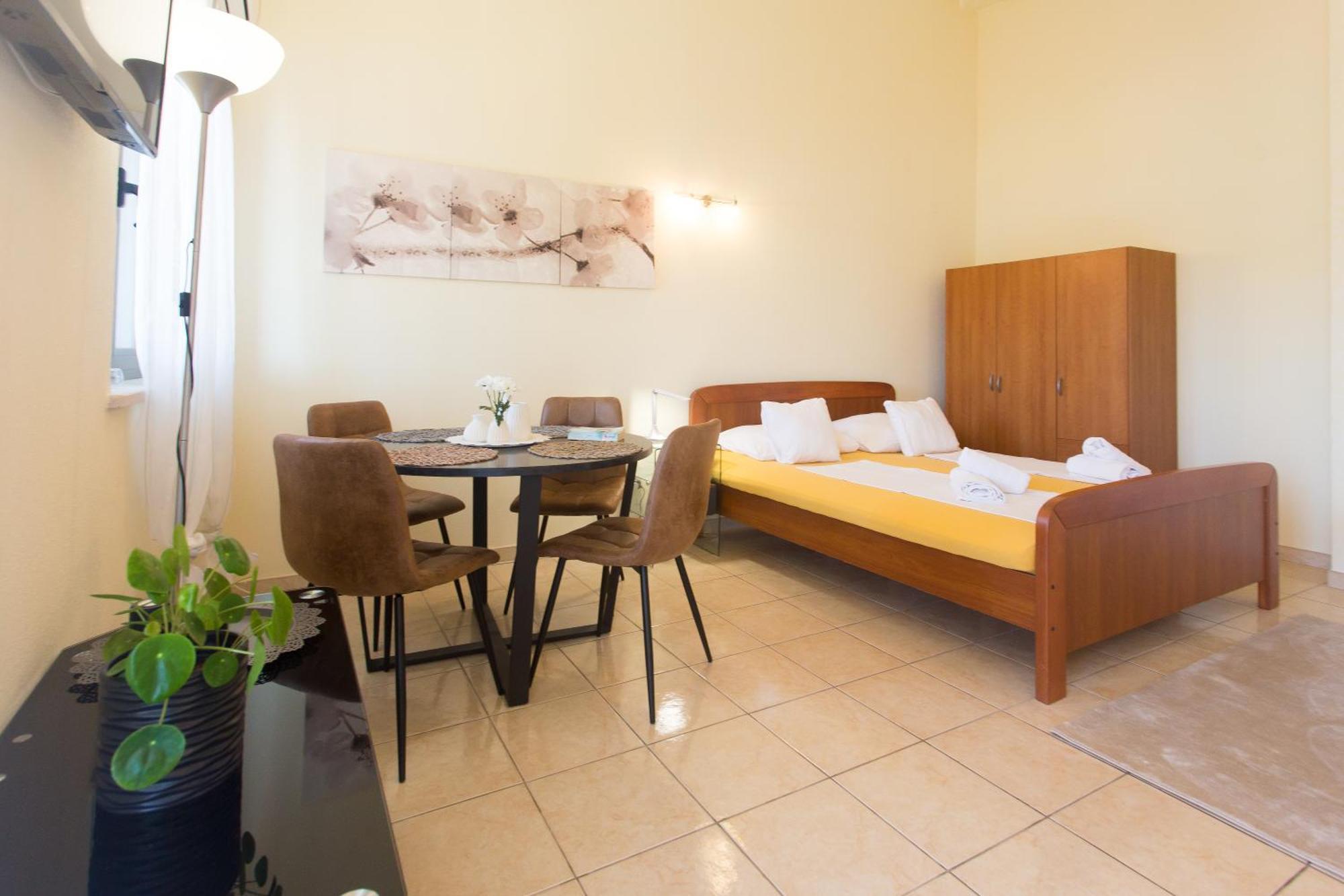 Apartmani Stanic Seget Vranjica Habitación foto